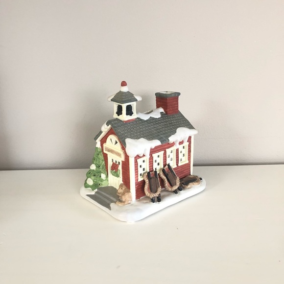 Partylite snowy schoolhouse tealight candle holder